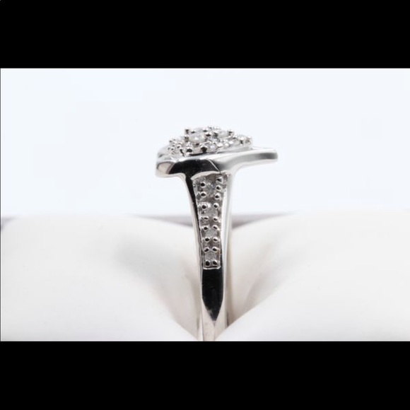 Beautiful 1/6 Carat Diamond Heart Silver Ring Sz 7 - Picture 5 of 8